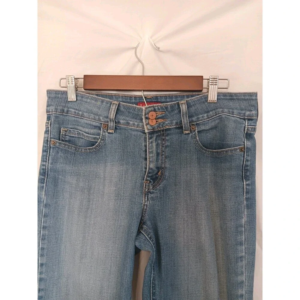 Levi's Women's Size 6 Medium 526 Slender Boot Cut Blue Denim Jeans Cotton Blend